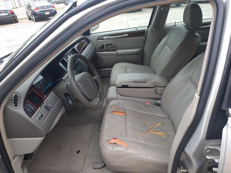 lincoln town car 2005 1LNHM81W35Y661681 image lincoln town car 2005 1LNHM81W35Y661681 image